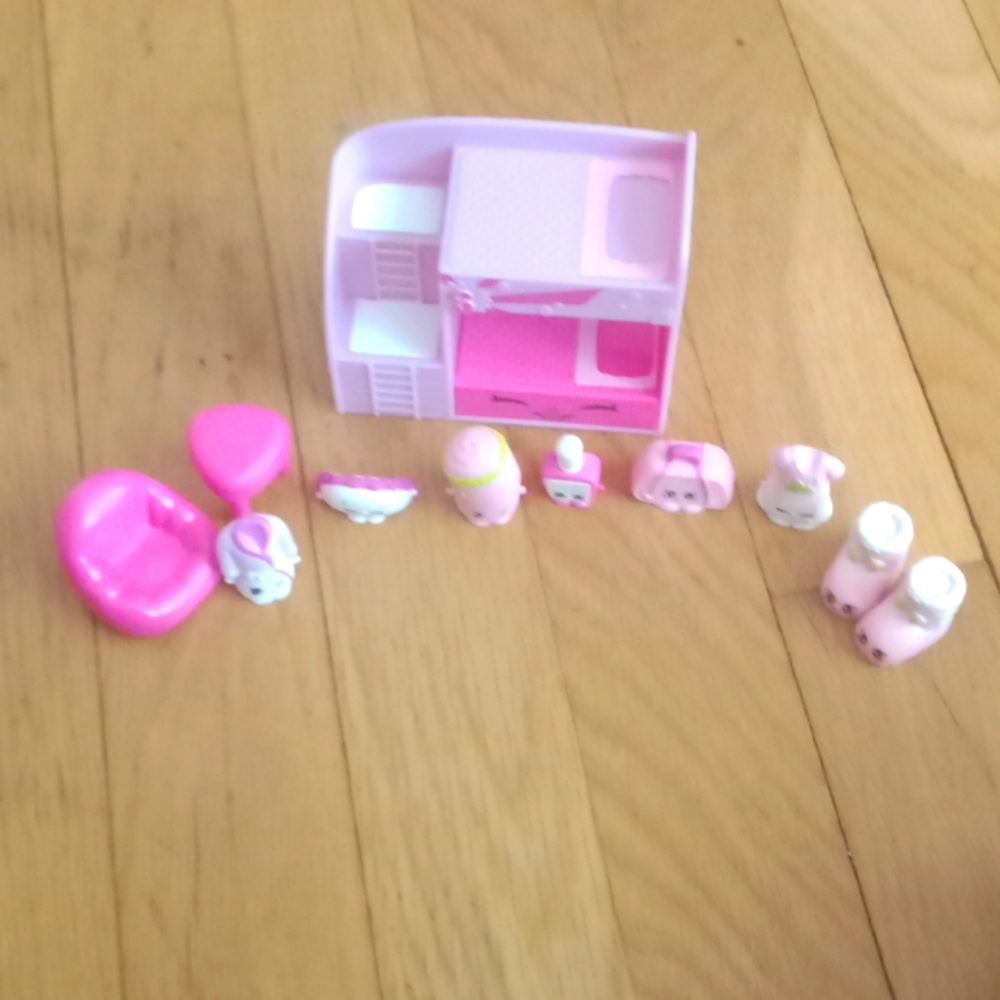 Shopkins Fashion Spree Sleepover Fun Playset